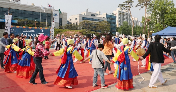 �����ý� �μ�7�� 1�ֳ� ��ǰ ��ȭ�������÷� �ߵ���