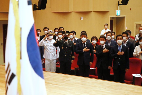 �����ý�(���� ���弱)�� ���� 25�� �ؼ������������Ϳ��� ��6.25���� ��72�ֳ� �����硯�� �����ߴ�.